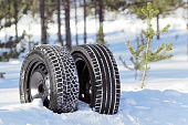 Фото 215/70R16 100T IceContact 2  Continental б/к  шипы 